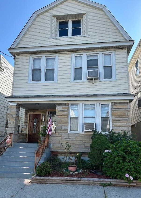 Primary Photo - 336 Danforth Ave