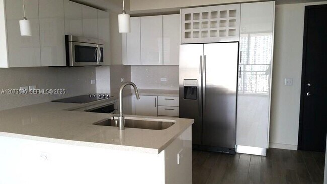 Foto del edificio - 999 SW 1st Ave