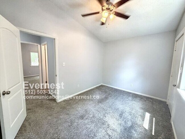 Building Photo - 2-Bedroom, 2-Bath Duplex with Easy Access ...