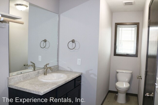 Building Photo - 4 br, 2 bath House - 3503 S. Outfield Cir