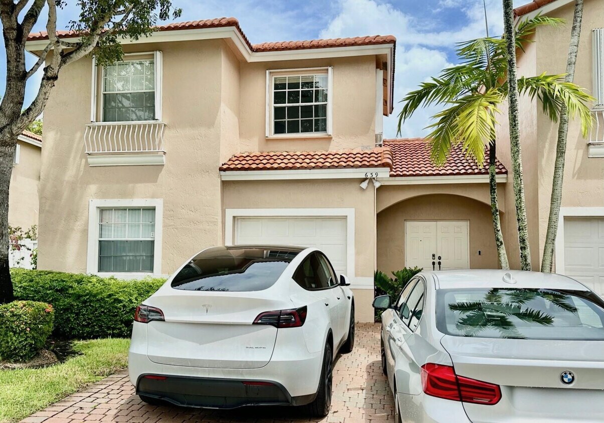 Primary Photo - 639 NW 130th Way