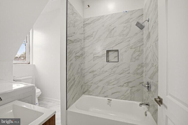 Foto del edificio - 6012 Ridge Ave