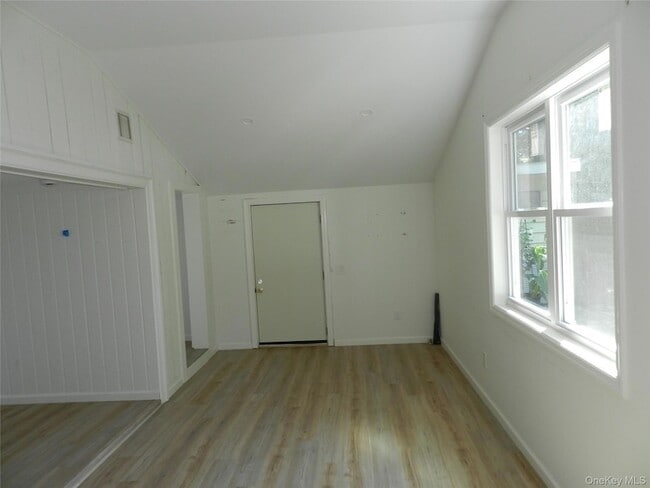 Building Photo - 75 Thorne St