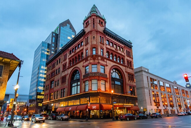 Building Photo - 133 N 3rd St