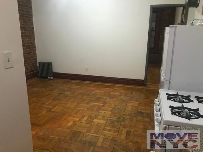 Building Photo - 621 W 189th St