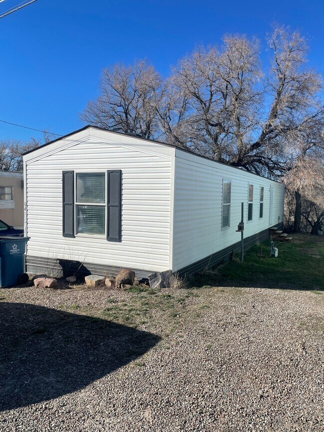 Foto del edificio - 2010 River Dr N