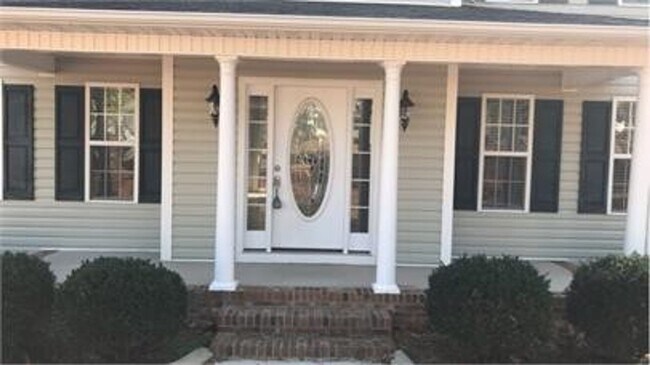Building Photo - CAROLINA LAKES