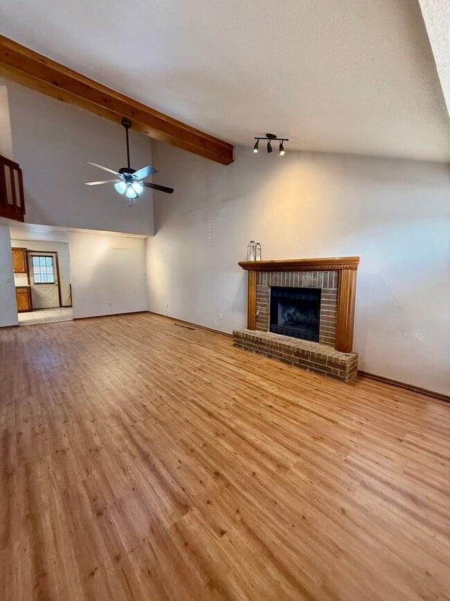 Foto del edificio - Spacious 3 bed, 2.5 Bath 2-story Home in South Okc