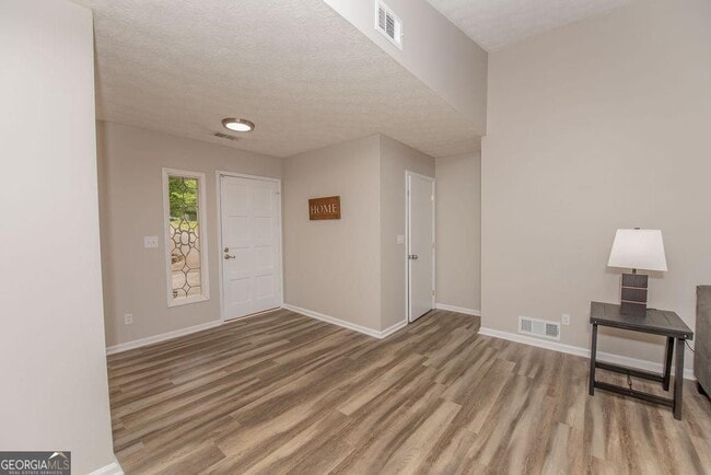 Building Photo - 180 Crabtree Dr