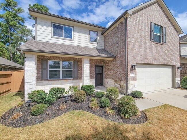 Foto del edificio - Very functional floor plan, has game room/home office, covered back patio on a big lot. Primary o...