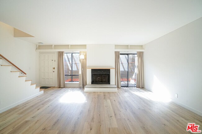 Foto del edificio - 1534 N Formosa Ave