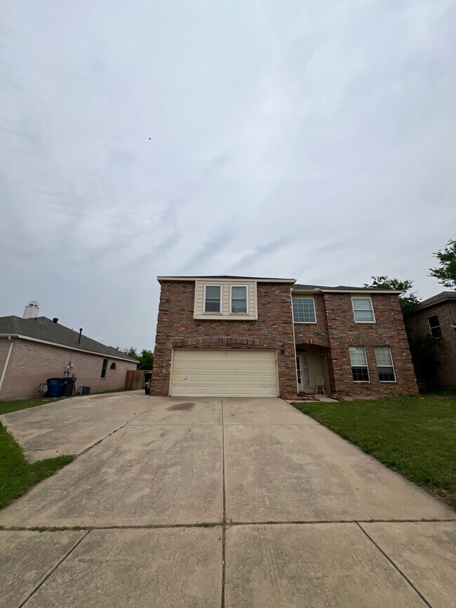 Building Photo - 2701 Clark Dr