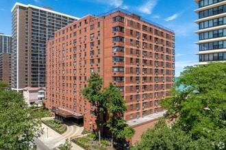 Building Photo - 5815 N Sheridan Rd
