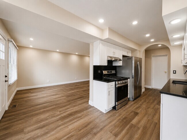 Foto del edificio - 311 Milton Ct
