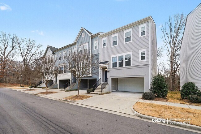 Foto del edificio - 15167 Rocky Blf Lp