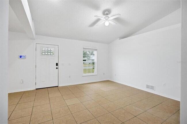 Foto del edificio - 38 Bud Field Dr
