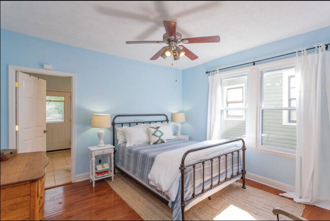 Master Bed with large walk-in closet - 1125 McChesney Ave
