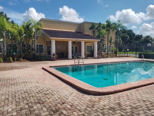 Building Photo - 2876 Somerset Park Dr