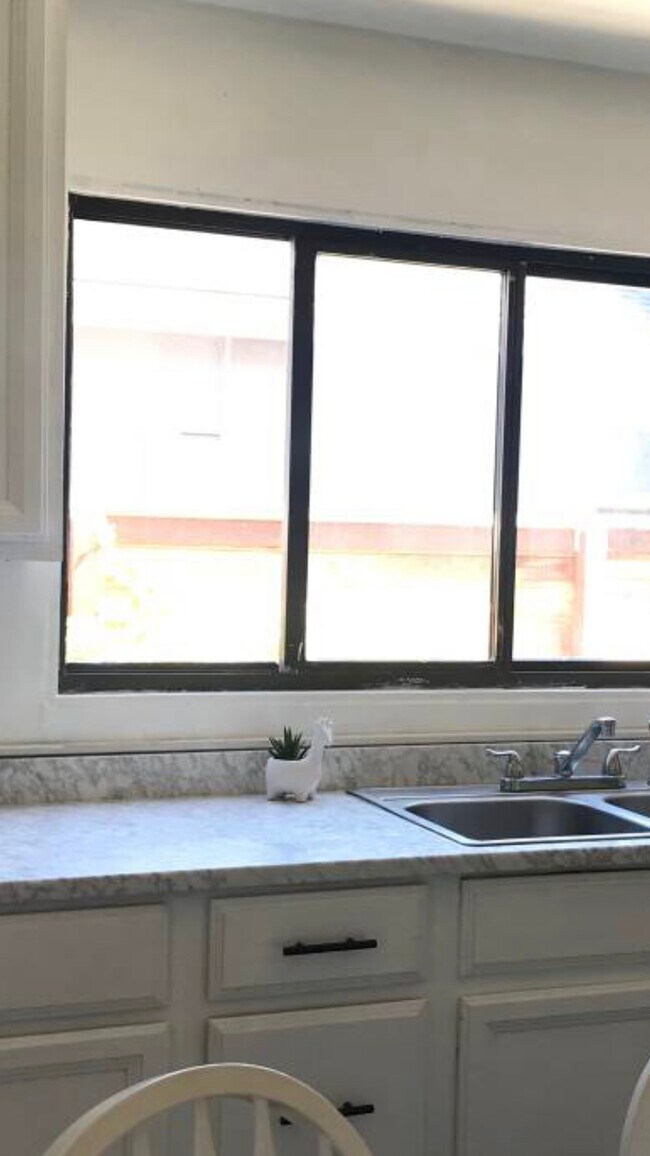 Foto del edificio - 805 N Maple St