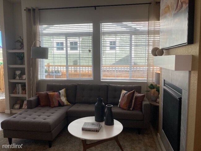 Building Photo - 2 br, 2 bath House - 12000 Washington Cent...