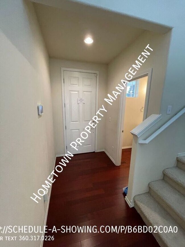 Building Photo - Beautiful 4 Bdrm House Available Now!