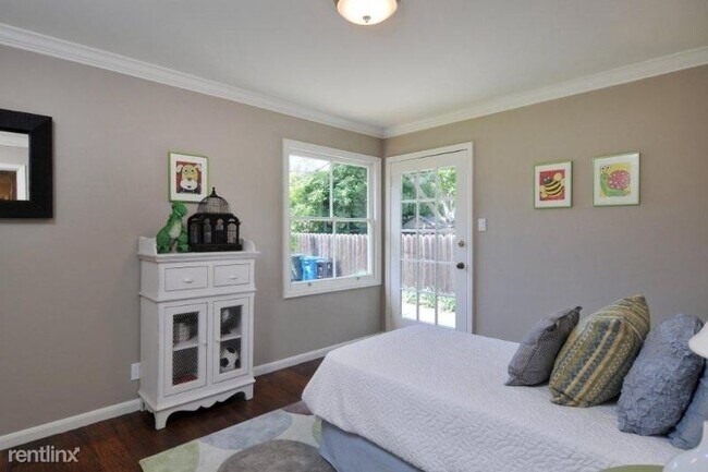 Building Photo - 3 br, 1 bath House - 1035 Oakland Ave