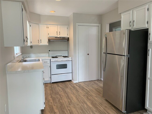 Building Photo - 507 Pine Dr