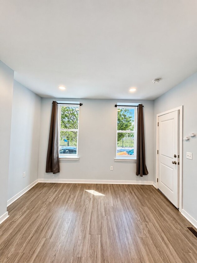 Photo - 2171 E Hagert Street