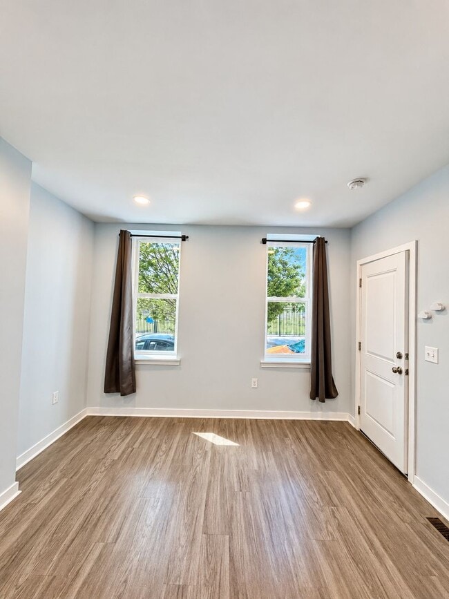 Photo - 2171 E Hagert Street Apartment