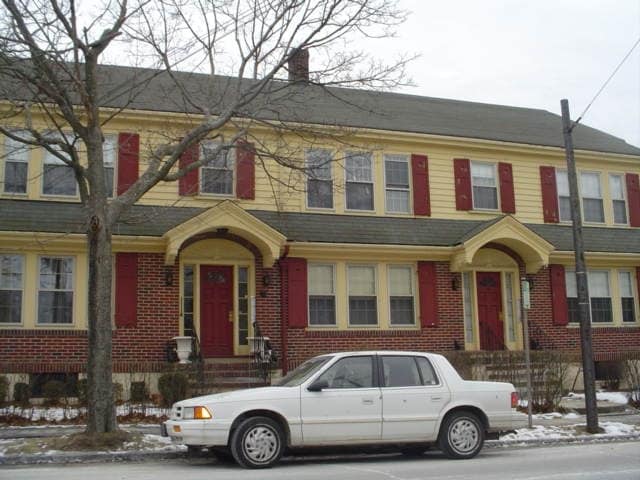 Building Photo - 29-31 Standish Ave