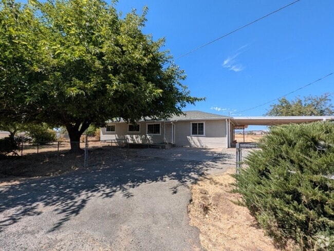 Building Photo - 2455-24V6 V-6 Rd