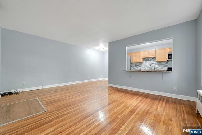 Building Photo - 2350 Linwood Ave