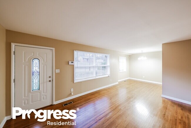 Building Photo - 1137 Roebuck Lawn Dr
