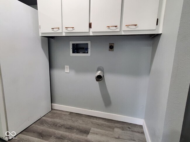 Foto del edificio - 5909 W Morris St
