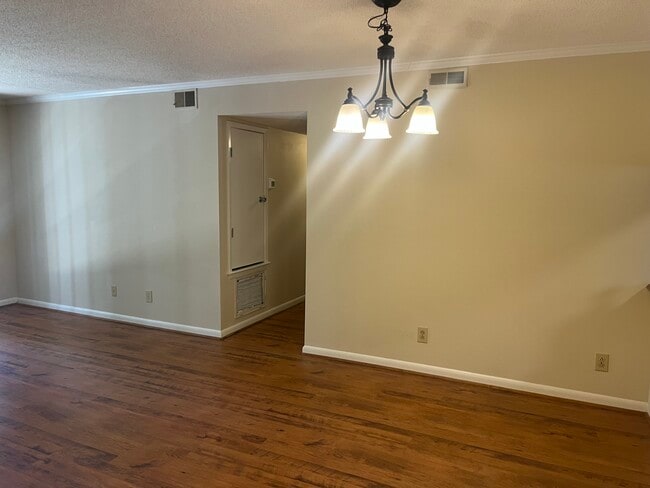 Foto del edificio - 3100 Heathstead Pl