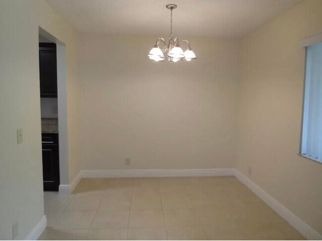 Foto del edificio - 913 Meadows Cir