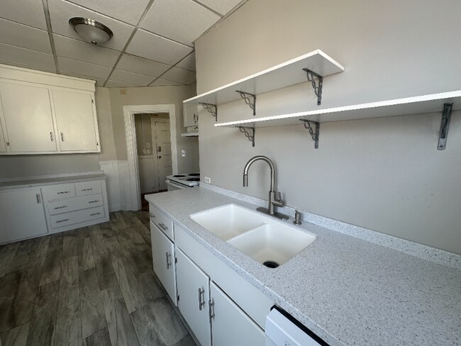 Building Photo - 34 Brook St