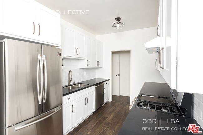 Foto del edificio - 4572 W Adams Blvd - 3 beds, 1 full bath