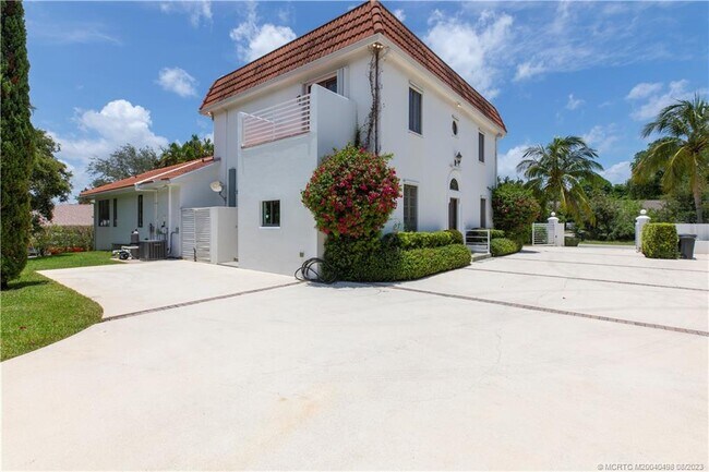 Building Photo - 4203 SE Honey Hill Ln