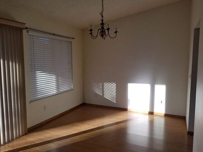 Foto del edificio - 2435 Marquette Way