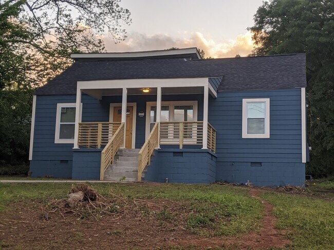 Foto del edificio - 2861 Forrest Hills Dr SW