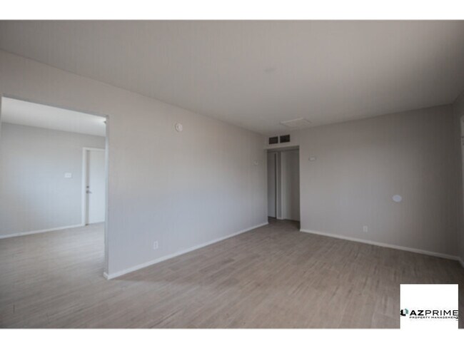 Building Photo - Welcome Home to this Charming 2/1 Phoenix ...