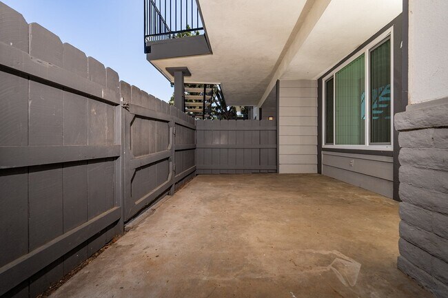 Foto del edificio - 1145 Meadow Lake Dr