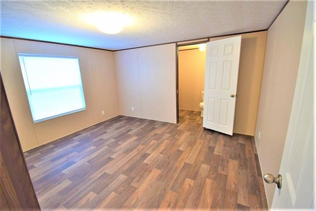 Foto del edificio - 1015 Welch Ln