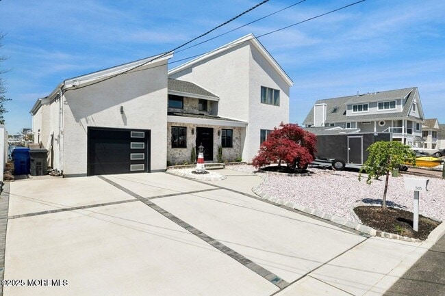 Building Photo - 385 Aldo Dr