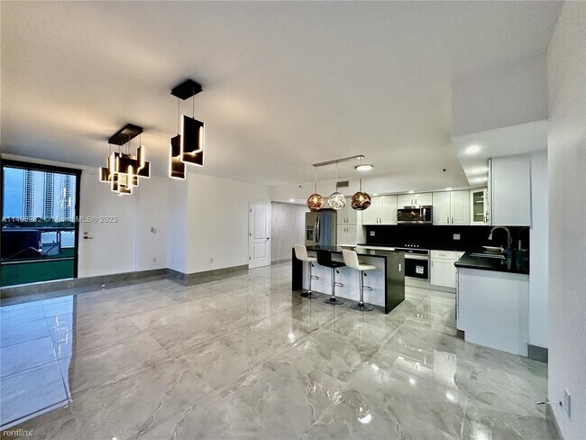 Building Photo - 3 br, 2.5 bath House - 355 Poinciana Dr # ...