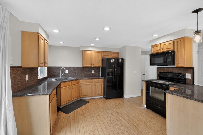 Foto del edificio - Charming Single-Level Home with Fresh Updates & Pet-Friendly Yard!