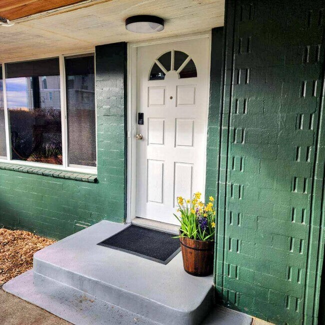 Entrada brillante y alegre - 22418 77th Ave W