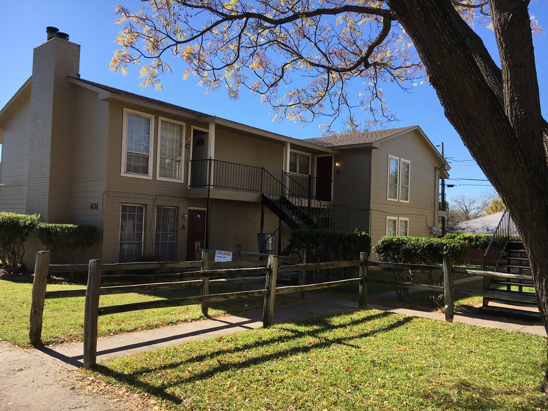 front of complex - 401 N 7th St