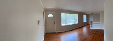 Building Photo - 2101 Holly Hill Dr